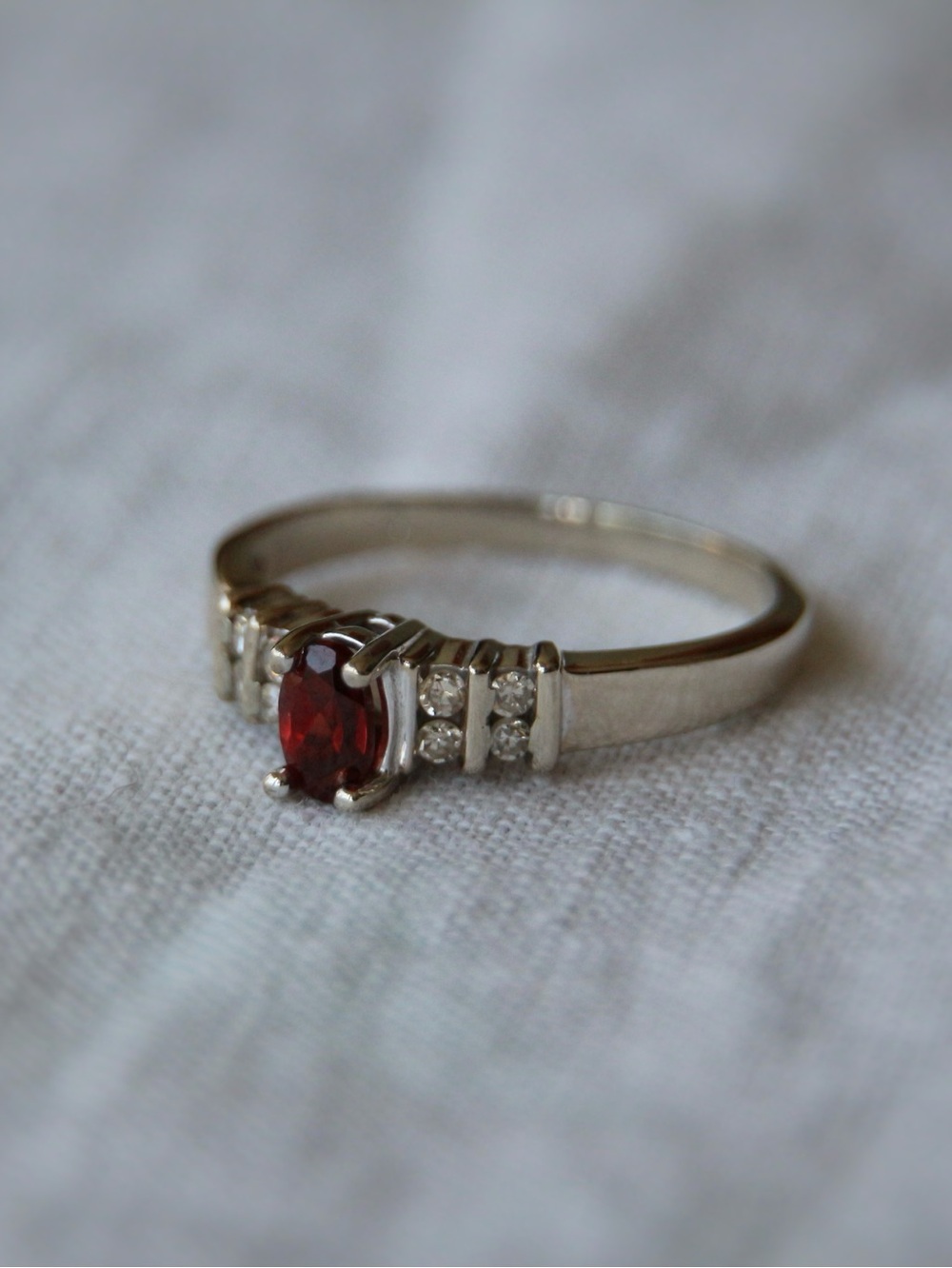 2000's 10k Gold Garnet and Diamond Ring - Picture 4 of 8